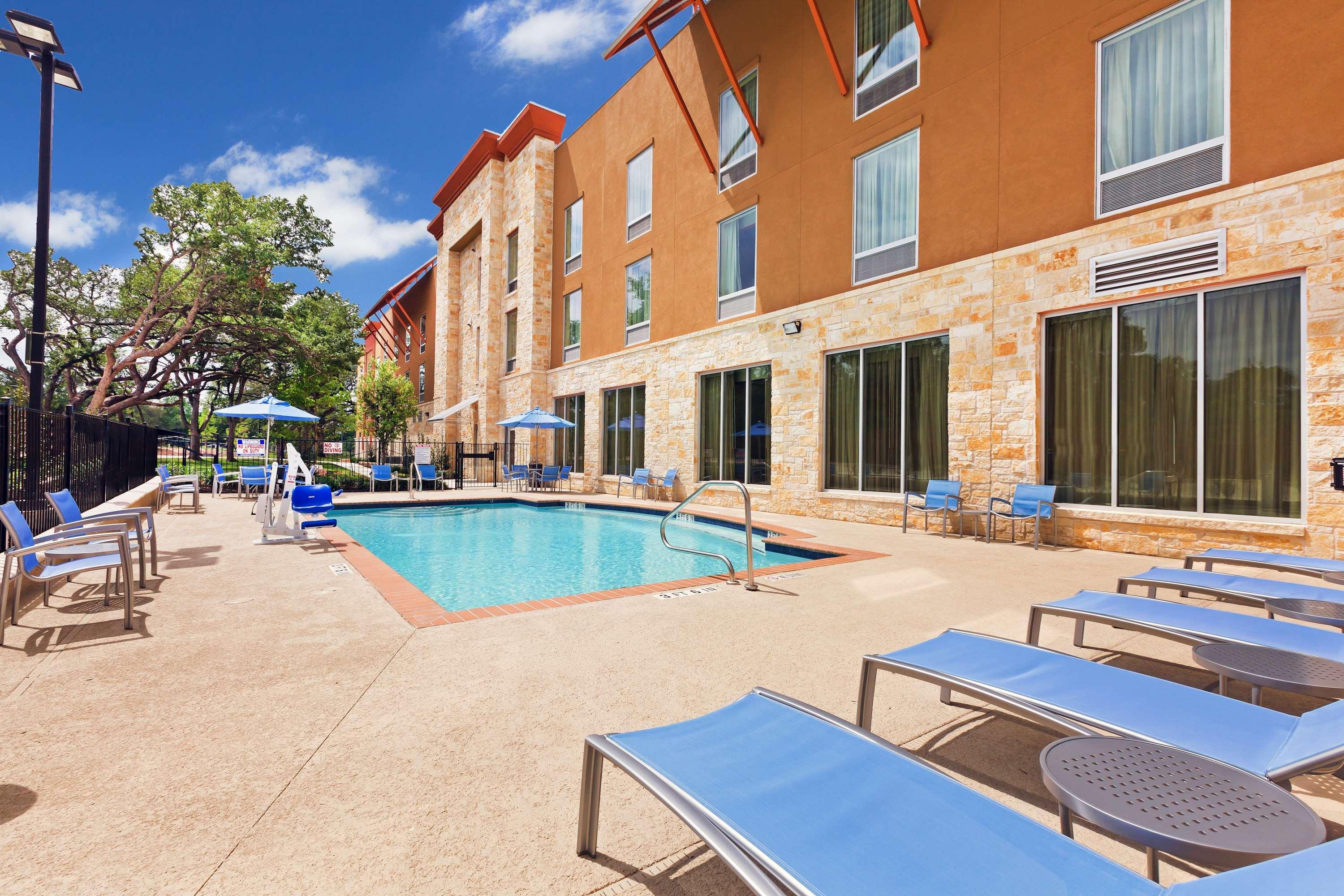Hampton Inn Austin Oak Hill Exterior photo